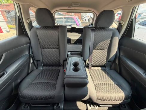 Used 2018 Nissan Rogue S FWD image 25