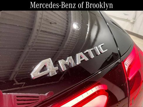 Used 2023 Mercedes-Benz GLC 300 4MATIC image 9