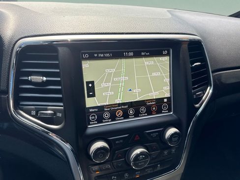 Used 2018 Jeep Grand Cherokee Laredo RWD image 12