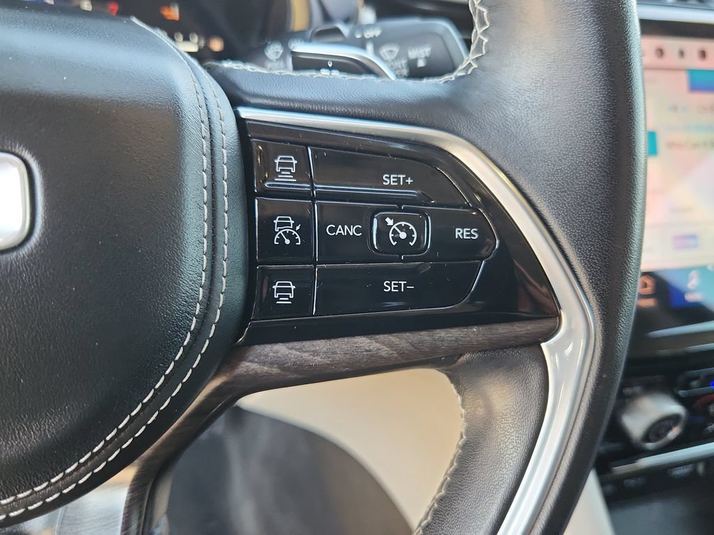 Used 2022 Jeep Grand Cherokee L Overland w/ Luxury Tech Group IV AWD/4WD image 22