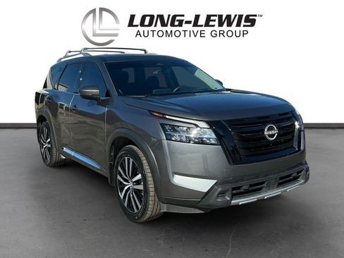 Used 2024 Nissan Pathfinder Platinum image 10