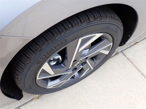 New 2025 Hyundai Elantra Sport image 10