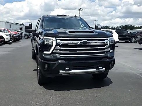 Used 2024 Chevrolet Silverado 2500 High Country w/ High Country Premium Package image 2