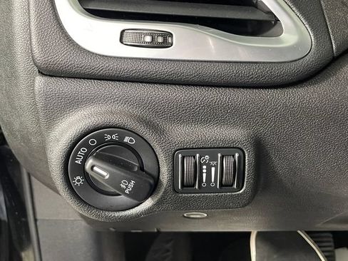 Used 2013 Dodge Dart Limited w/ Technology Group FWD image 13
