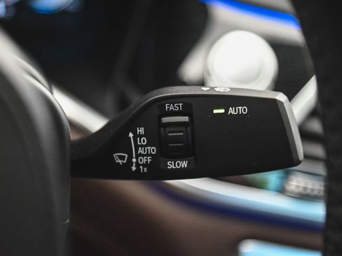 Used 2022 BMW 750i xDrive w/ M Sport Package AWD/4WD image 25