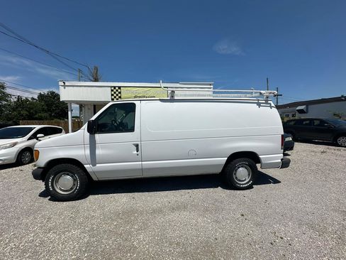 Used 2003 Ford E-150 and Econoline 150 RWD image 2