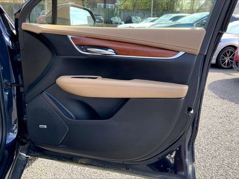Used 2017 Cadillac XT5 Platinum w/ Driver Assist Package image 24
