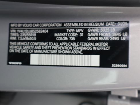 Used 2025 Volvo XC40 B5 Core image 42