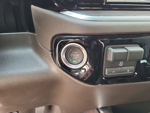 New 2026 GMC Sierra 1500 SLT image 24