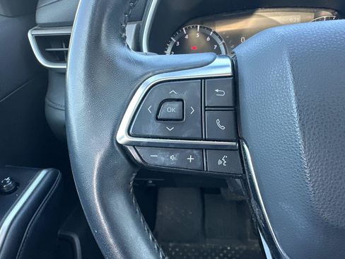 Used 2020 Toyota Highlander XLE AWD/4WD image 23