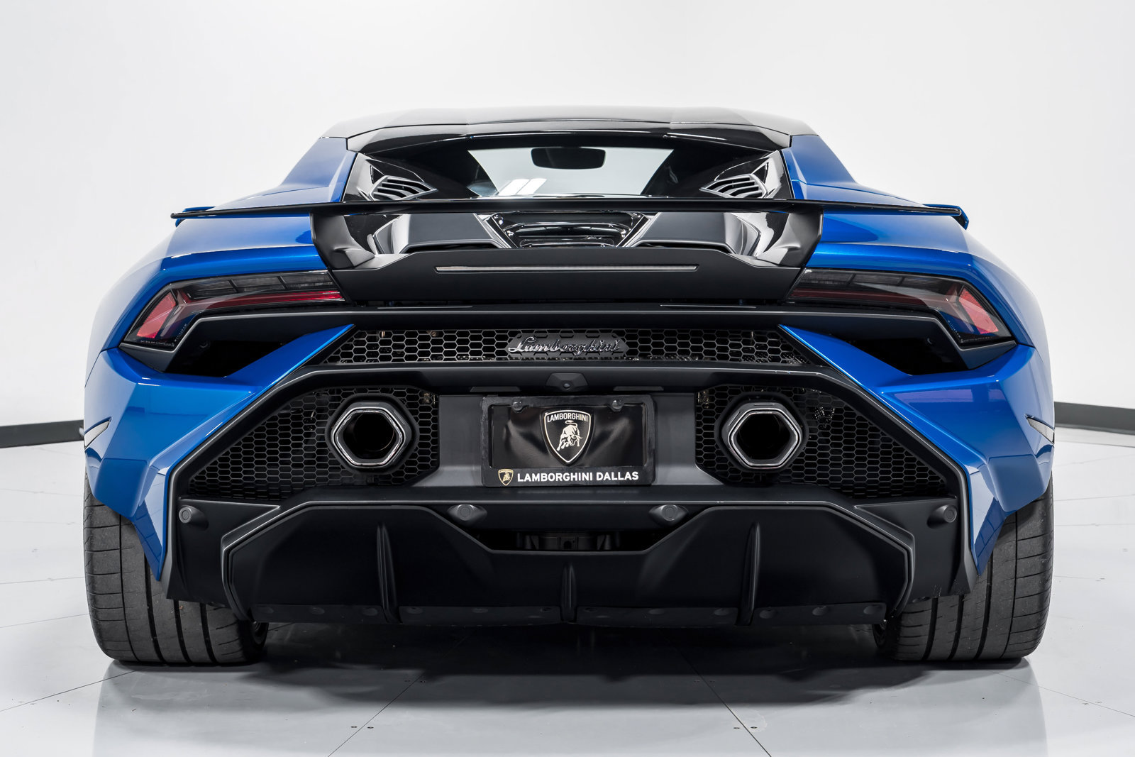 Used 2023 Lamborghini Huracan Tecnica RWD image 4