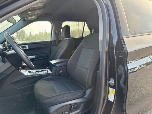 Used 2023 Ford Explorer XLT w/ Class IV Trailer Tow Package AWD/4WD image 6