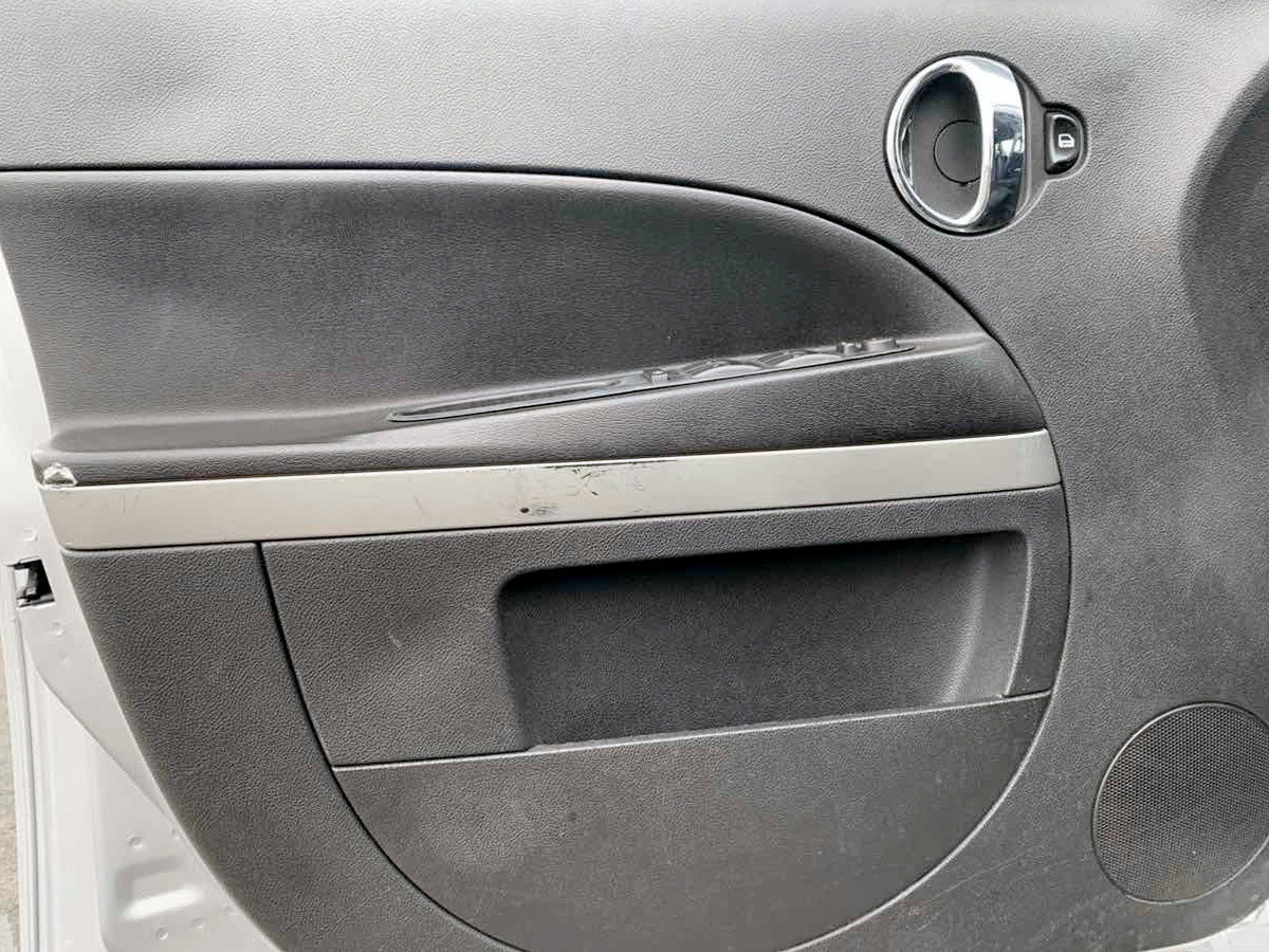 Used 2011 Chevrolet HHR LS FWD image 12