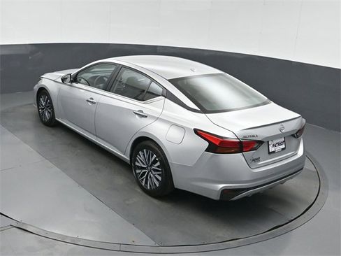 Used 2025 Nissan Altima 2.5 SV image 33