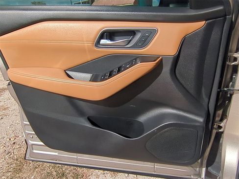 Used 2021 Nissan Rogue Platinum image 23