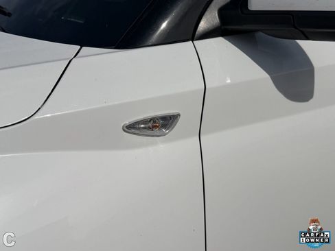 Used 2025 Hyundai Venue SEL FWD image 21
