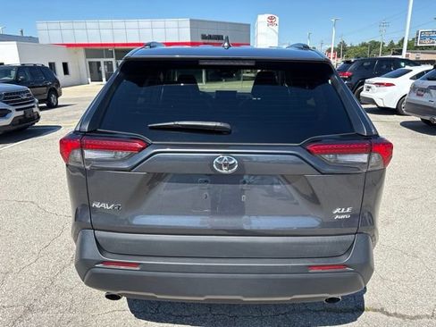 Used 2021 Toyota RAV4 XLE Premium AWD/4WD image 4
