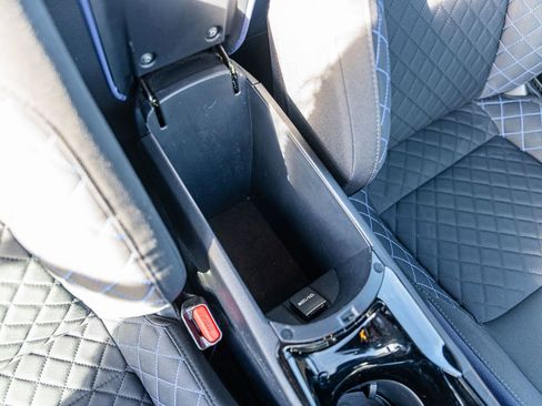 Used 2021 Toyota C-HR XLE image 11