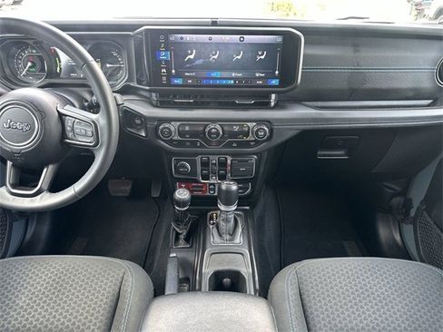 Used 2024 Jeep Wrangler Unlimited Rubicon 4xe image 13