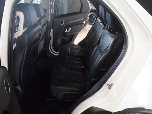 Used 2017 Land Rover Discovery HSE AWD/4WD image 43