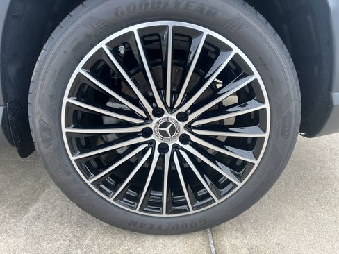 Certified 2025 Mercedes-Benz GLC 300 image 12