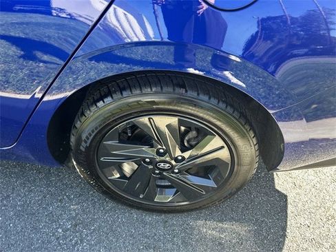 Used 2023 Hyundai Elantra SEL image 11