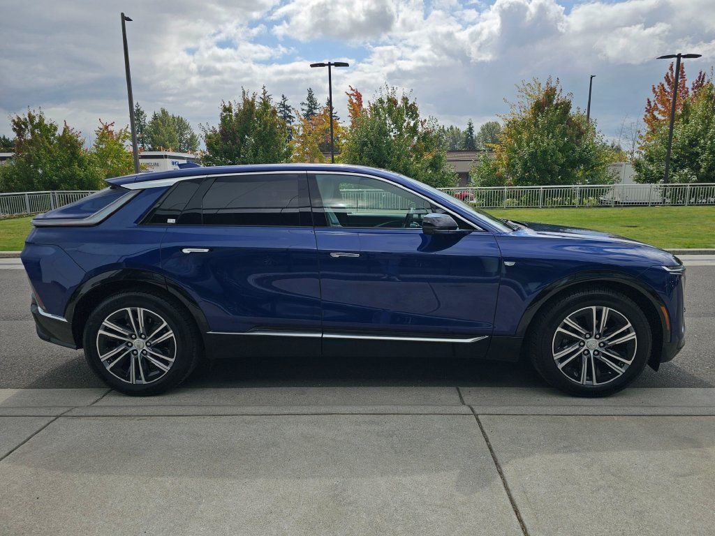 Certified 2024 Cadillac Lyriq Luxury AWD/4WD image 8