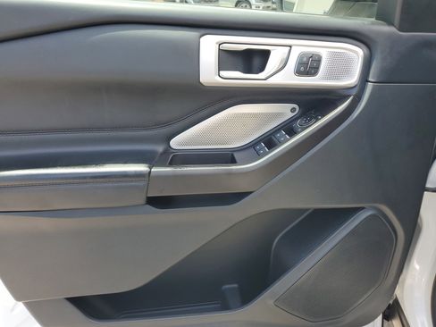 Used 2020 Ford Explorer Platinum w/ Premium Technology Package image 30