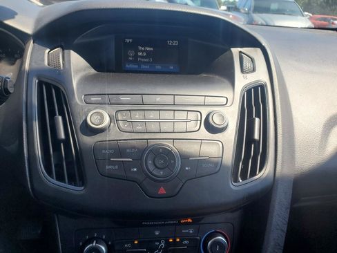 Used 2018 Ford Focus SE FWD image 19