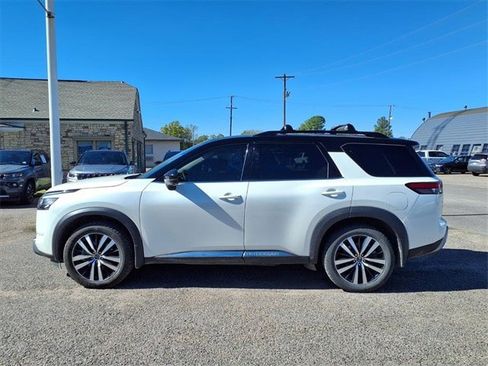 Used 2024 Nissan Pathfinder Platinum w/ Cargo Package image 25