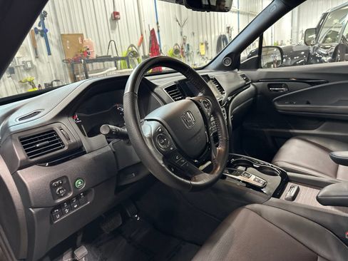 Used 2023 Honda Ridgeline Black Edition image 11