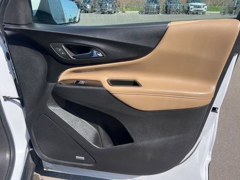 Used 2023 Chevrolet Equinox Premier image 10