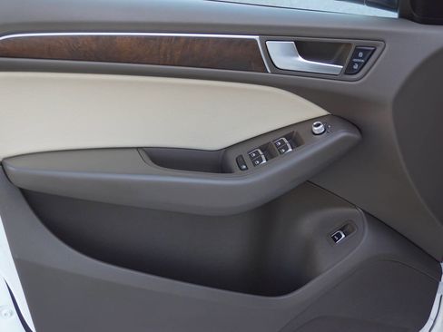 Used 2017 Audi Q5 2.0T Premium image 24