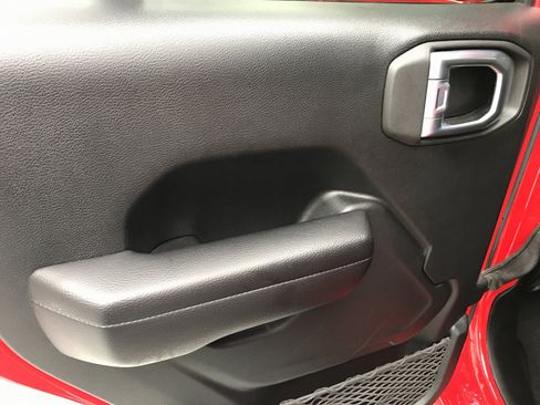 Used 2021 Jeep Wrangler Unlimited Sport image 17