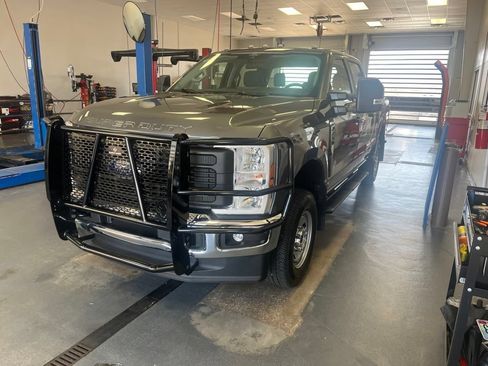 Used 2025 Ford F250 XL AWD/4WD image 2