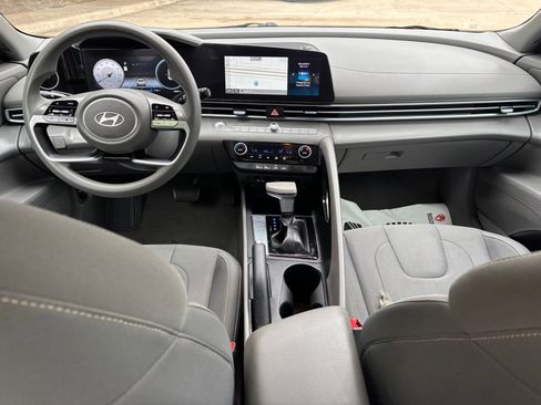 Used 2024 Hyundai Elantra SEL FWD image 28