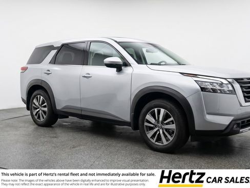 Used 2025 Nissan Pathfinder SV image 1