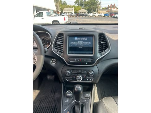 Used 2022 Jeep Cherokee Latitude Lux w/ Sun & Sound Group AWD/4WD image 13