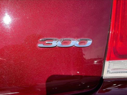 Used 2018 Chrysler 300 Touring w/ Chrome Appearance Package RWD image 8