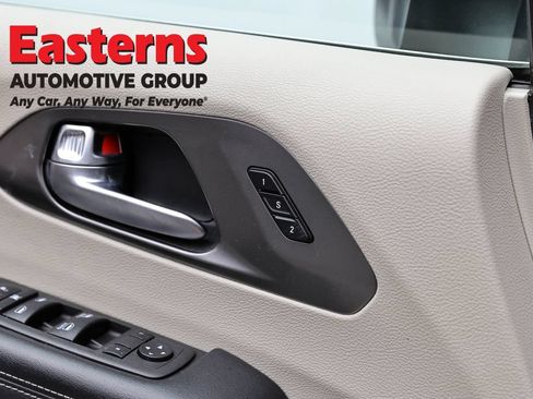 Used 2023 Chrysler Pacifica Touring-L FWD image 21