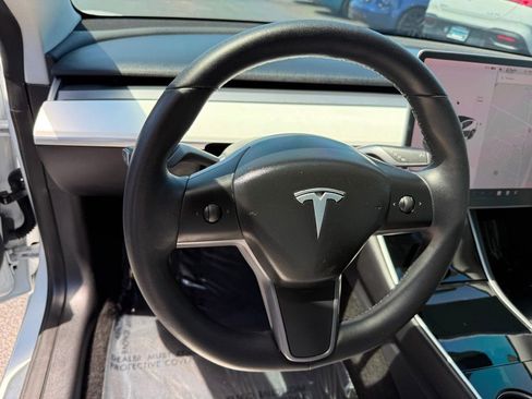 Used 2020 Tesla Model 3 Standard Range Plus RWD image 10