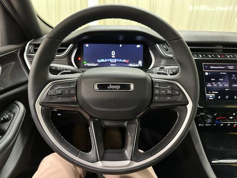 Used 2023 Jeep Grand Cherokee Altitude image 24