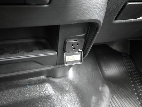 Used 2024 RAM 3500 Tradesman w/ Chrome Appearance Group image 26