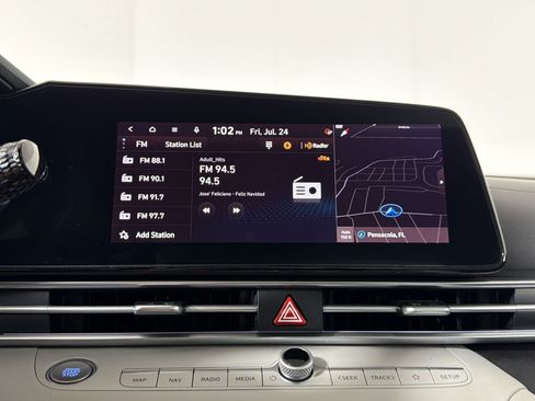 Used 2025 Hyundai Elantra Limited FWD image 19