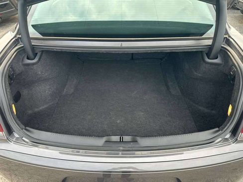 Used 2018 Chrysler 300 Touring w/ Sport Appearance Package RWD image 9