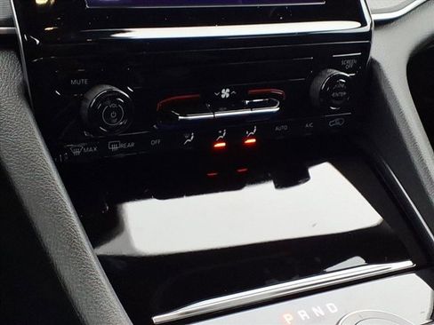 New 2025 Jeep Grand Cherokee Laredo X image 9