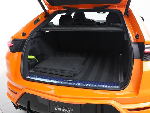 Used 2026 Lamborghini Urus SE AWD/4WD image 37