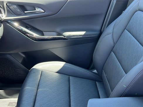 New 2026 Chevrolet Equinox LT w/ Convenience Package II AWD/4WD image 19