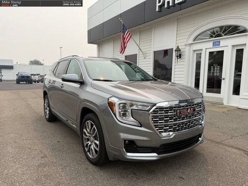 Used 2024 GMC Terrain Denali AWD/4WD image 3