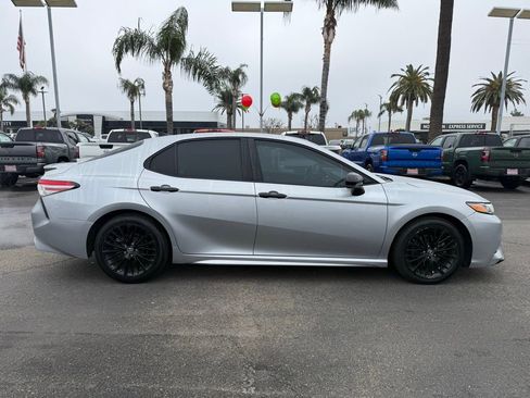 Used 2019 Toyota Camry SE image 7